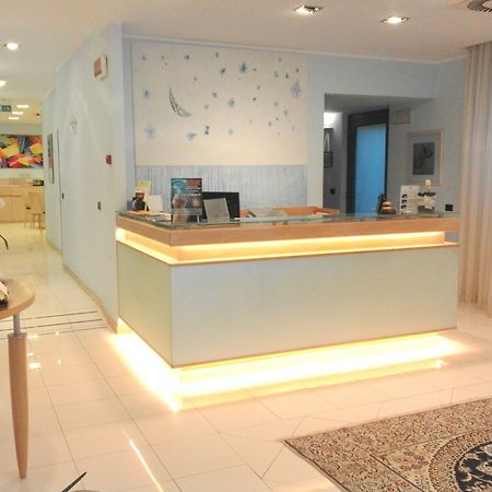 Hotel Chiaraluna Civitanova Marche Exterior photo