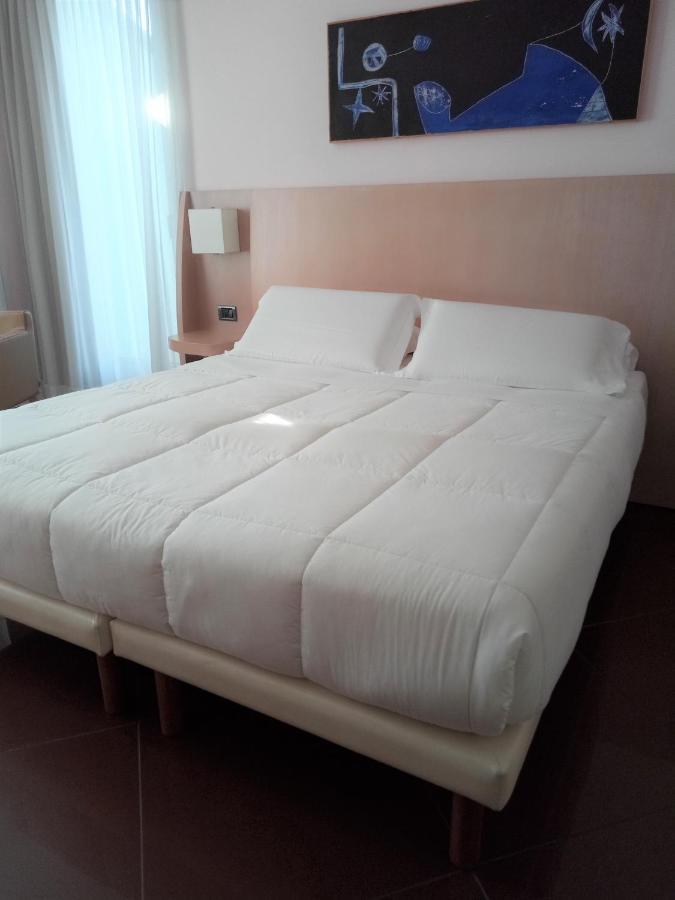 Hotel Chiaraluna Civitanova Marche Exterior photo
