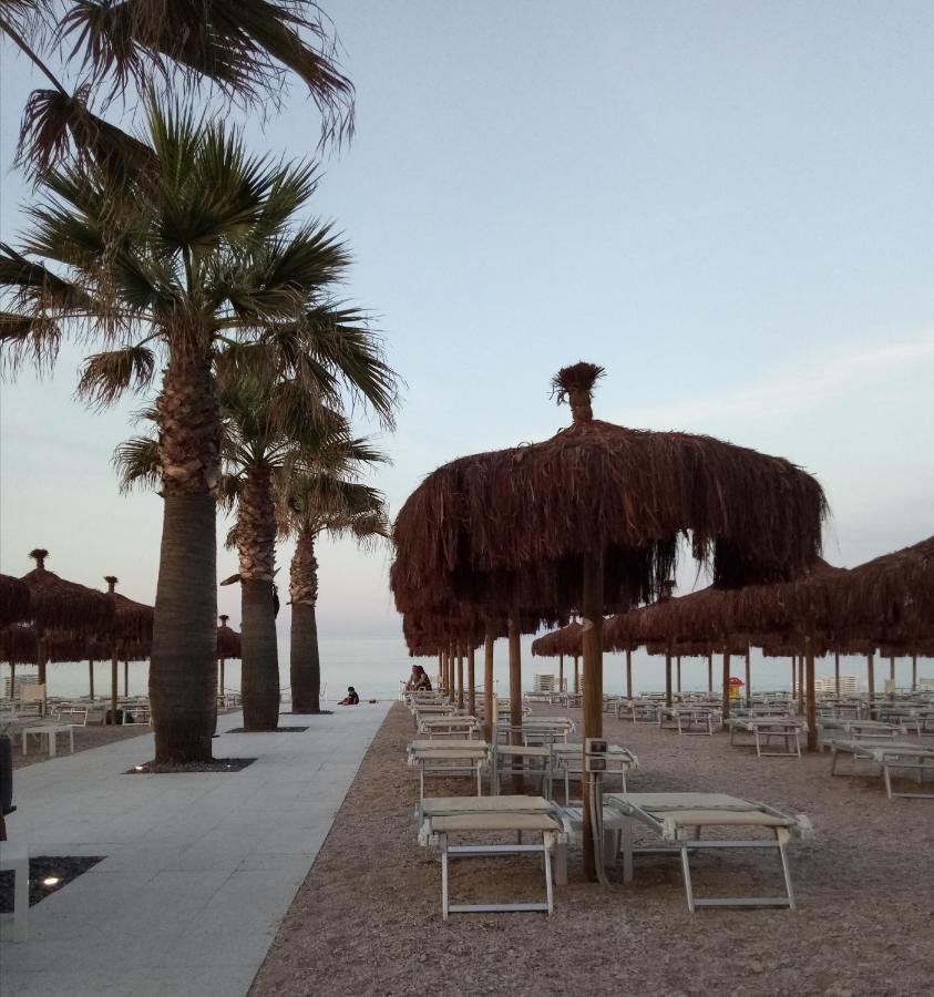 Hotel Chiaraluna Civitanova Marche Exterior photo