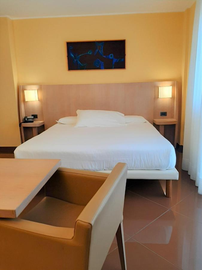 Hotel Chiaraluna Civitanova Marche Exterior photo