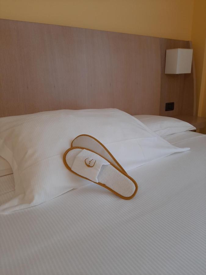 Hotel Chiaraluna Civitanova Marche Exterior photo
