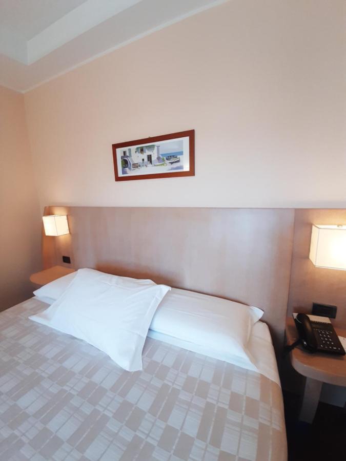 Hotel Chiaraluna Civitanova Marche Exterior photo