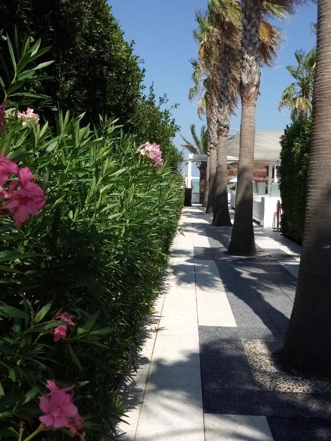 Hotel Chiaraluna Civitanova Marche Exterior photo