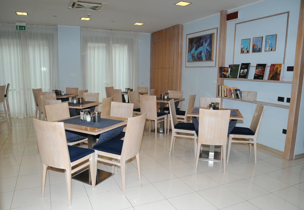 Hotel Chiaraluna Civitanova Marche Exterior photo
