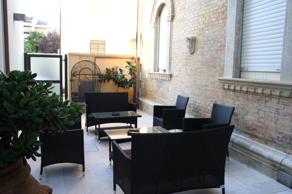 Hotel Chiaraluna Civitanova Marche Exterior photo