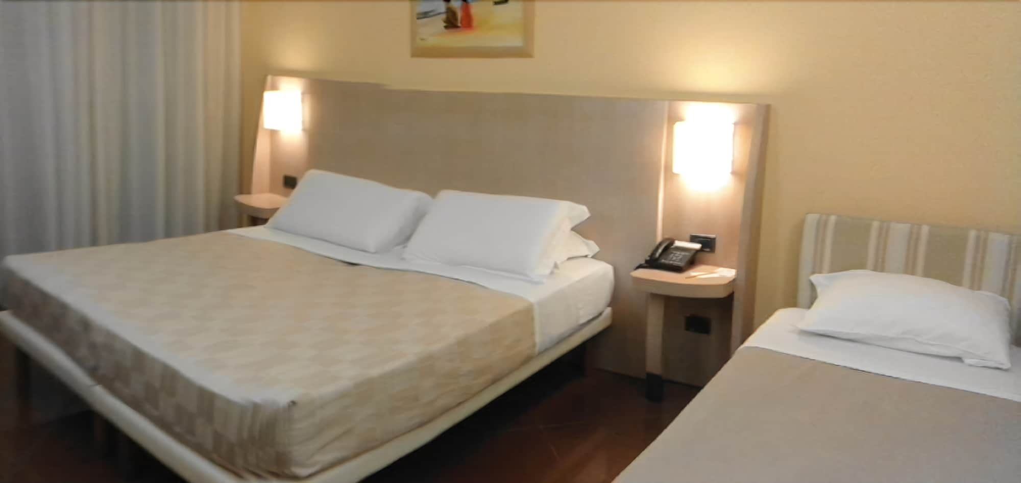 Hotel Chiaraluna Civitanova Marche Exterior photo